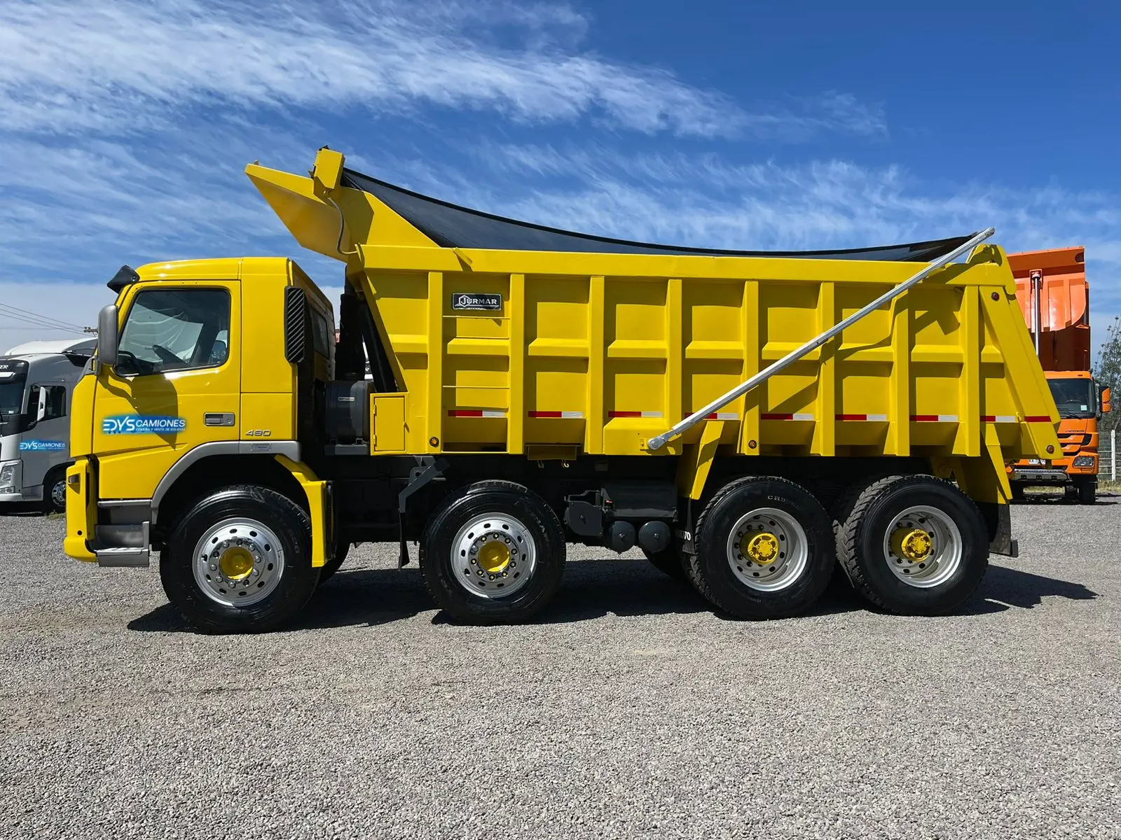 Camion Tolva Volvo FM 480 - Año 2007 - 4 Ejes - Manual - Amarillo 