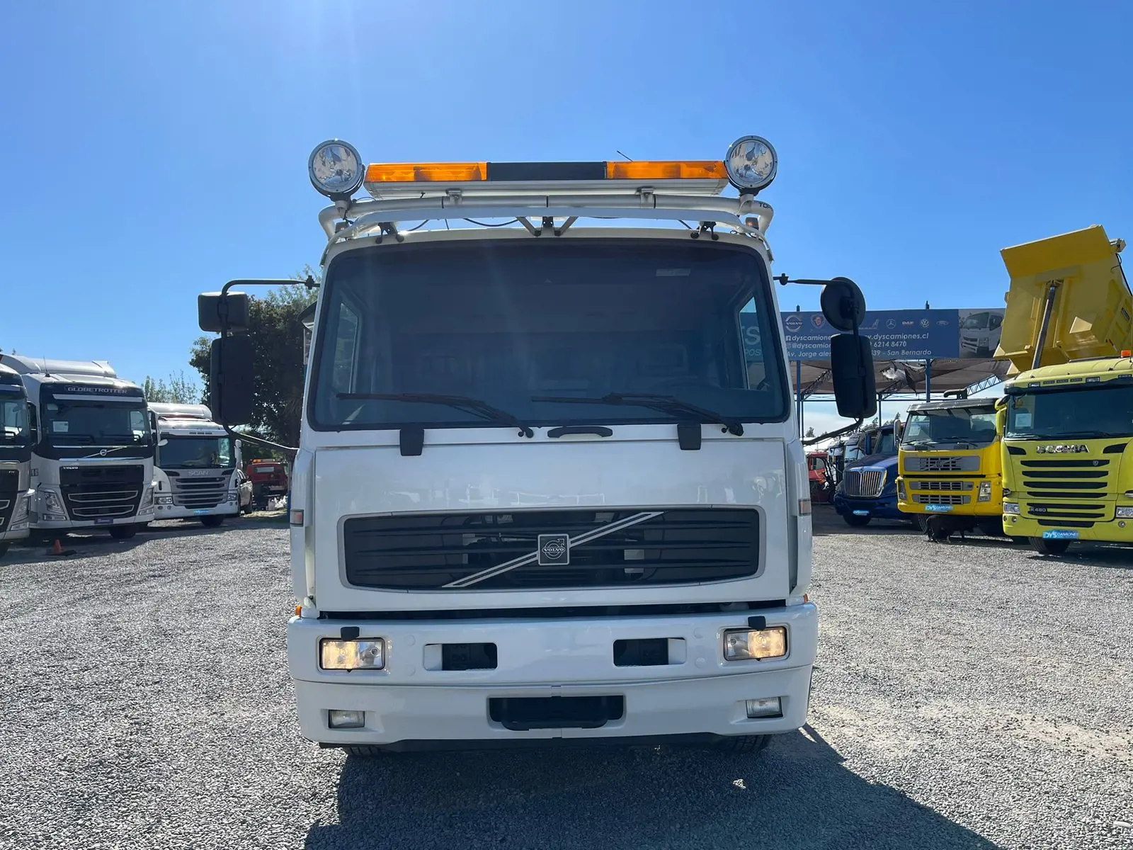 Camión Grua Volvo FX6 - Año 2016 - 2 Ejes - Manual - Blanco