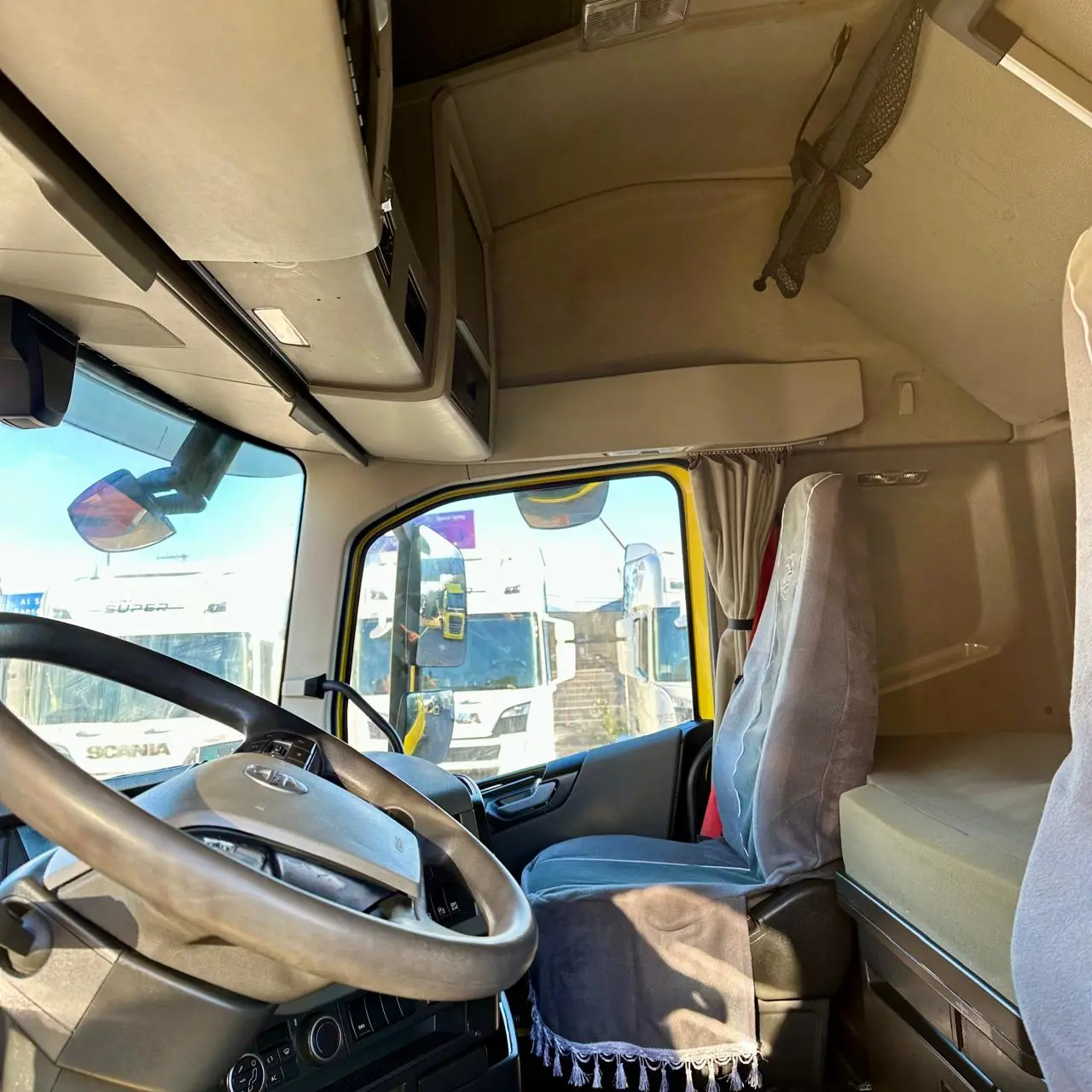 Tracto camión Volvo FH500 - Año 2019 - 3 Ejes - Automatic - AMARILLO