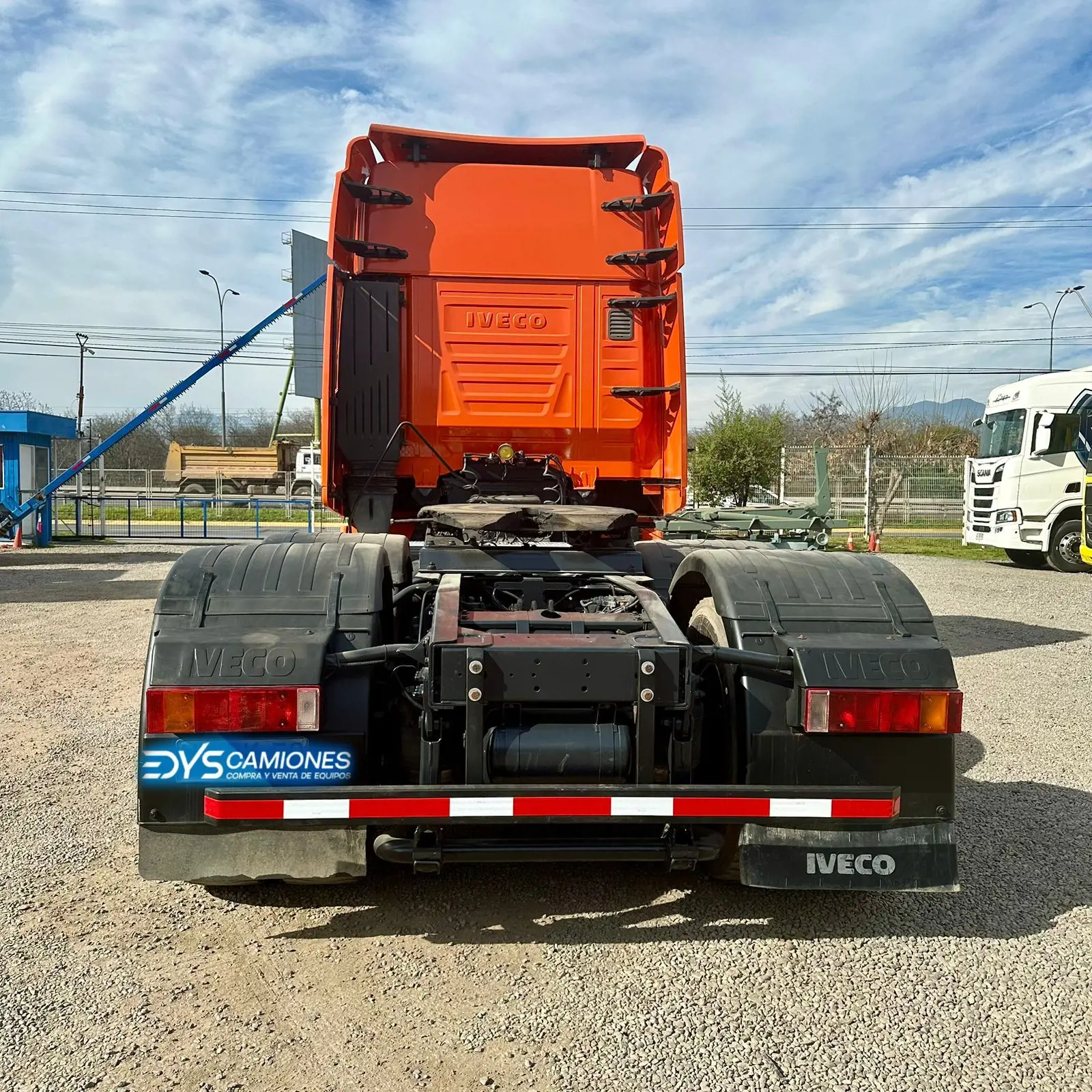 Tracto camión Iveco Stralis Hi Way - Año 2016 - 3 Ejes - Automatic - Naranjo 