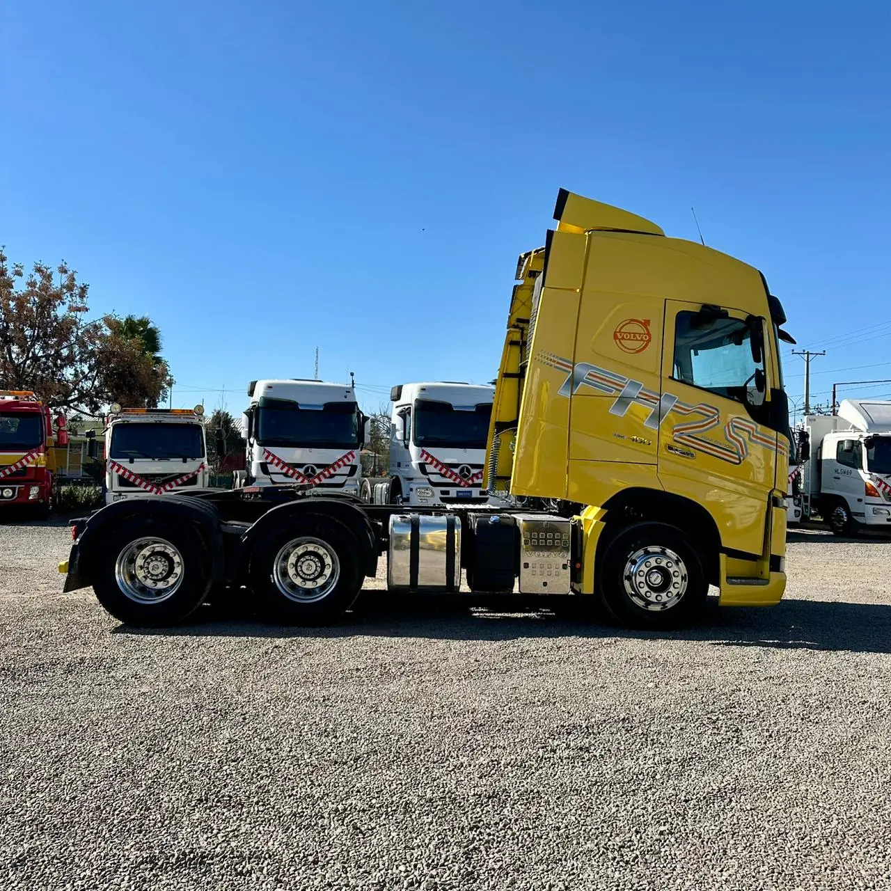 Tracto camión Volvo FH460 - Año 2018 - 3 Ejes - Automatic - amarillo