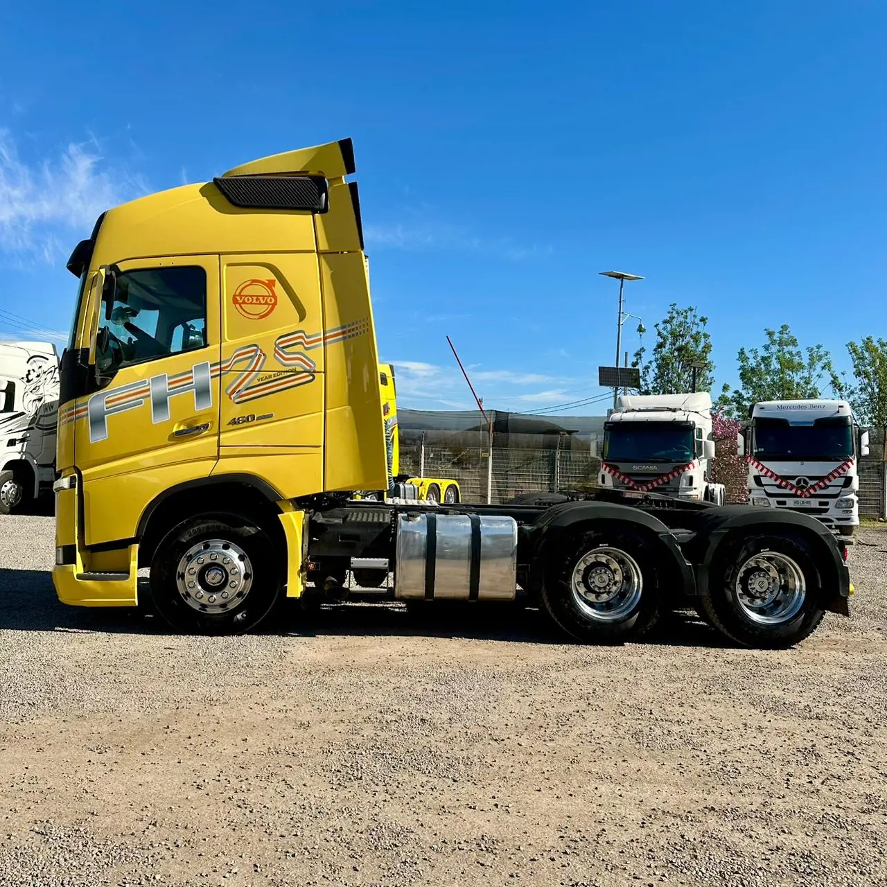 Tracto camión Volvo FH460 - Año 2018 - 3 Ejes - Automatic - amarillo