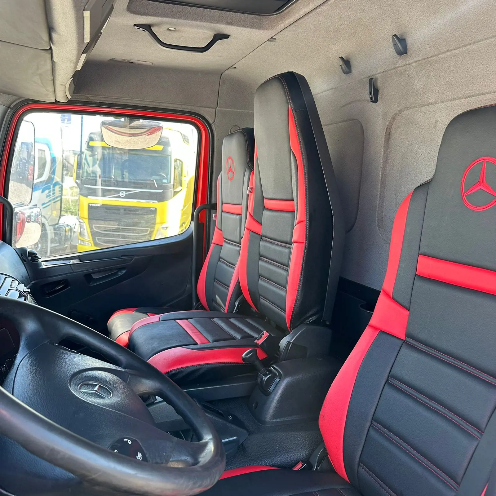 Camión Merecedes Benz Atego 1624 - Año 2017 - 4 Ejes - Automatic - Rojo 