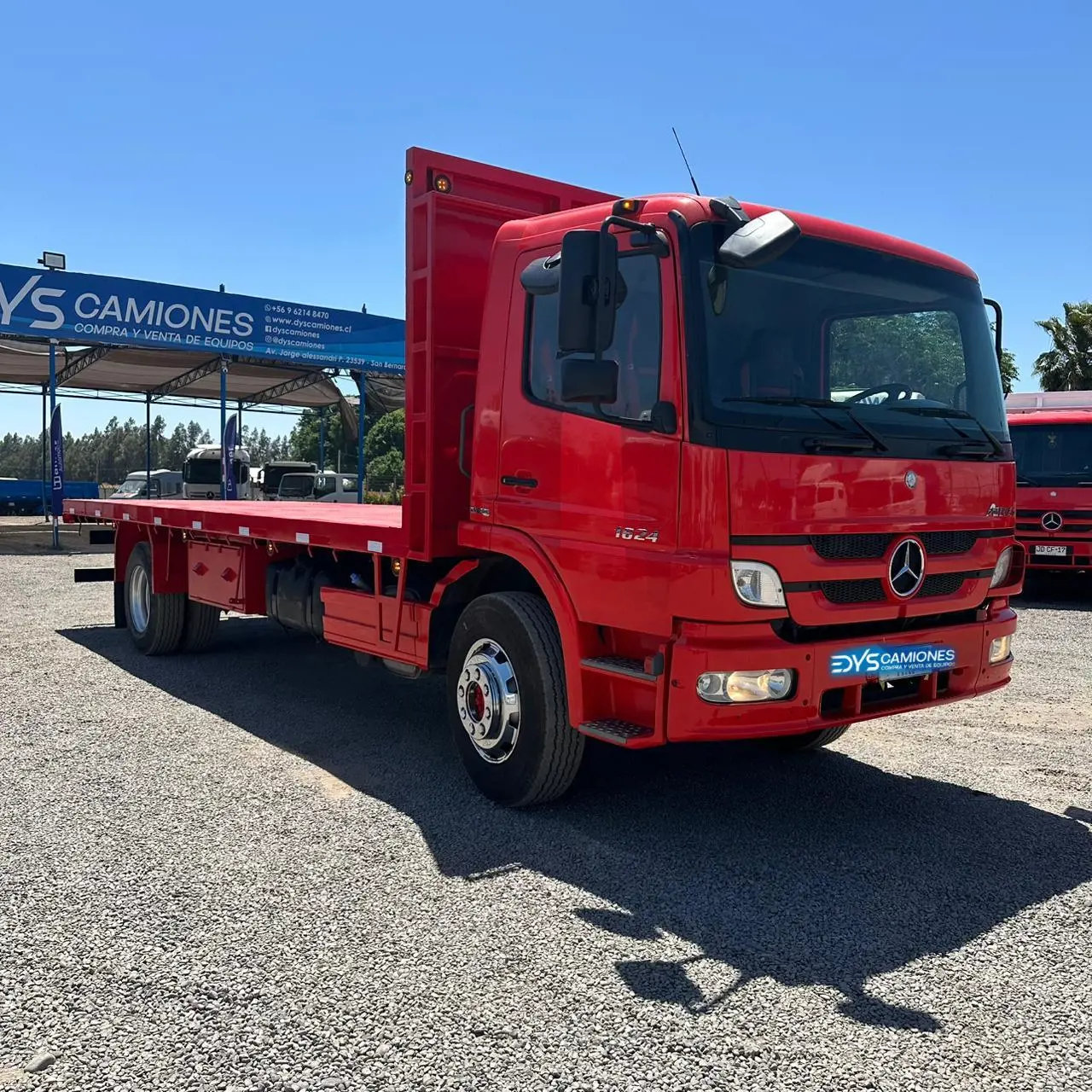 Camión Mercedes Benz Atego 1624 - Año 2017 - 2 Ejes - Automatic - ROJO