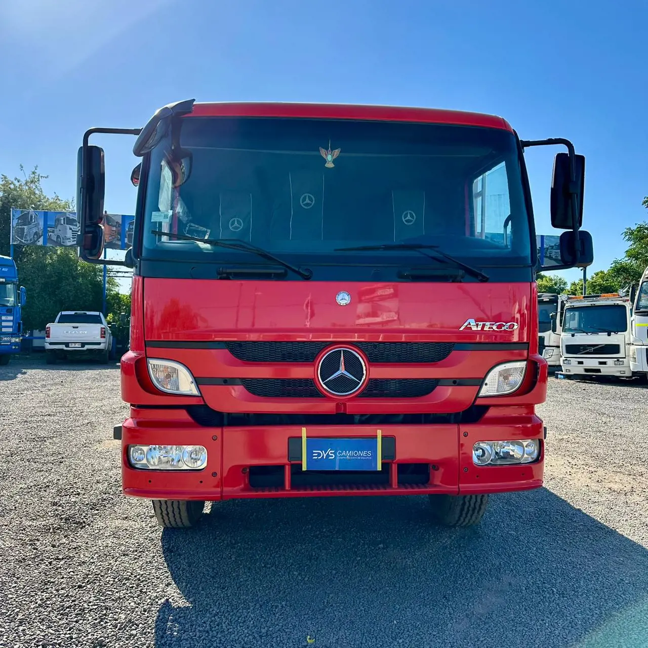 Camión Mercedes Benz Atego 1624 - Año 2017 - 2 Ejes - Manual - Rojo 