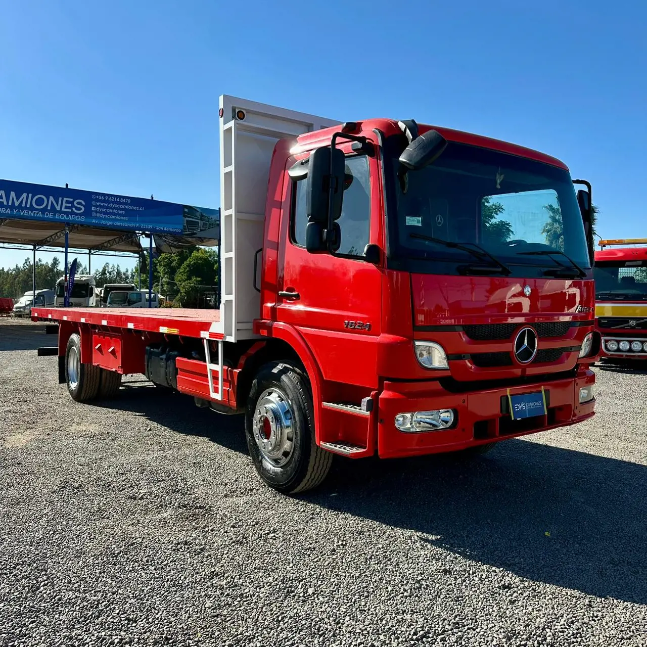 Camión Mercedes Benz Atego 1624 - Año 2017 - 2 Ejes - Manual - Rojo 
